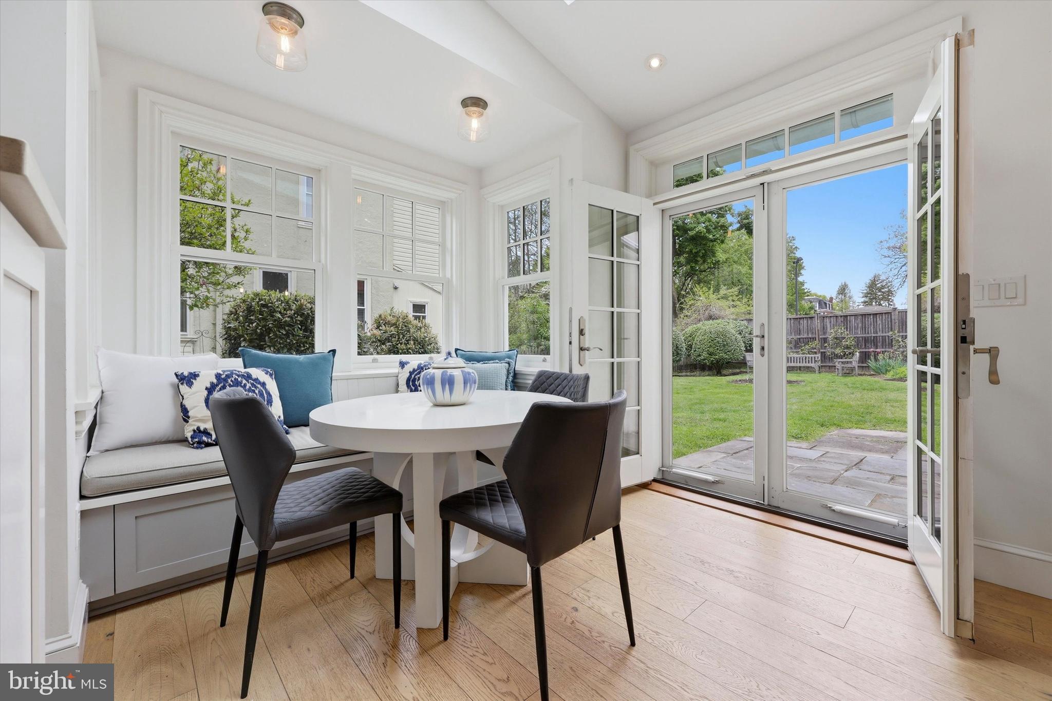 CHESTNUT HILL - Residential