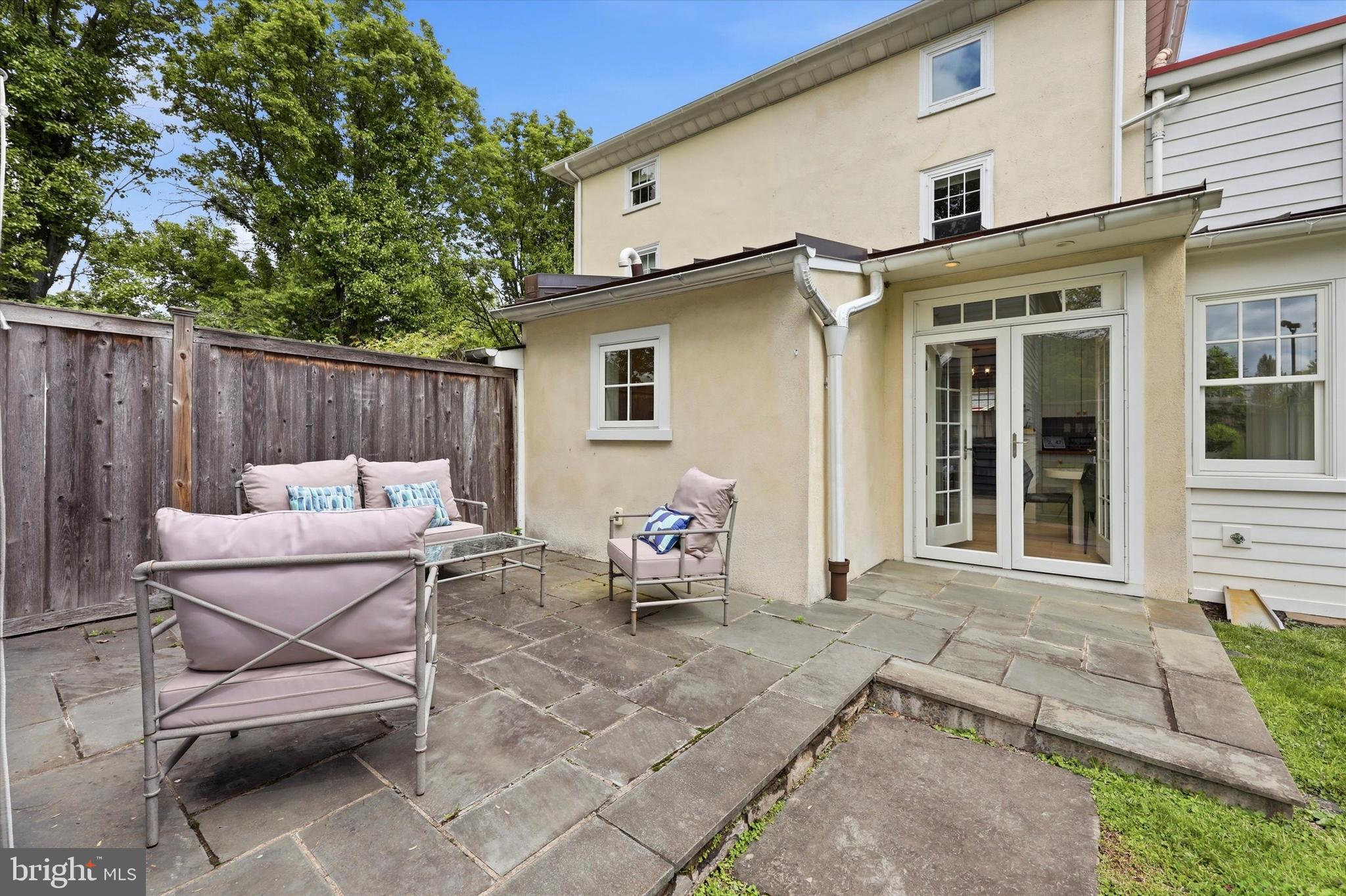 CHESTNUT HILL - Residential