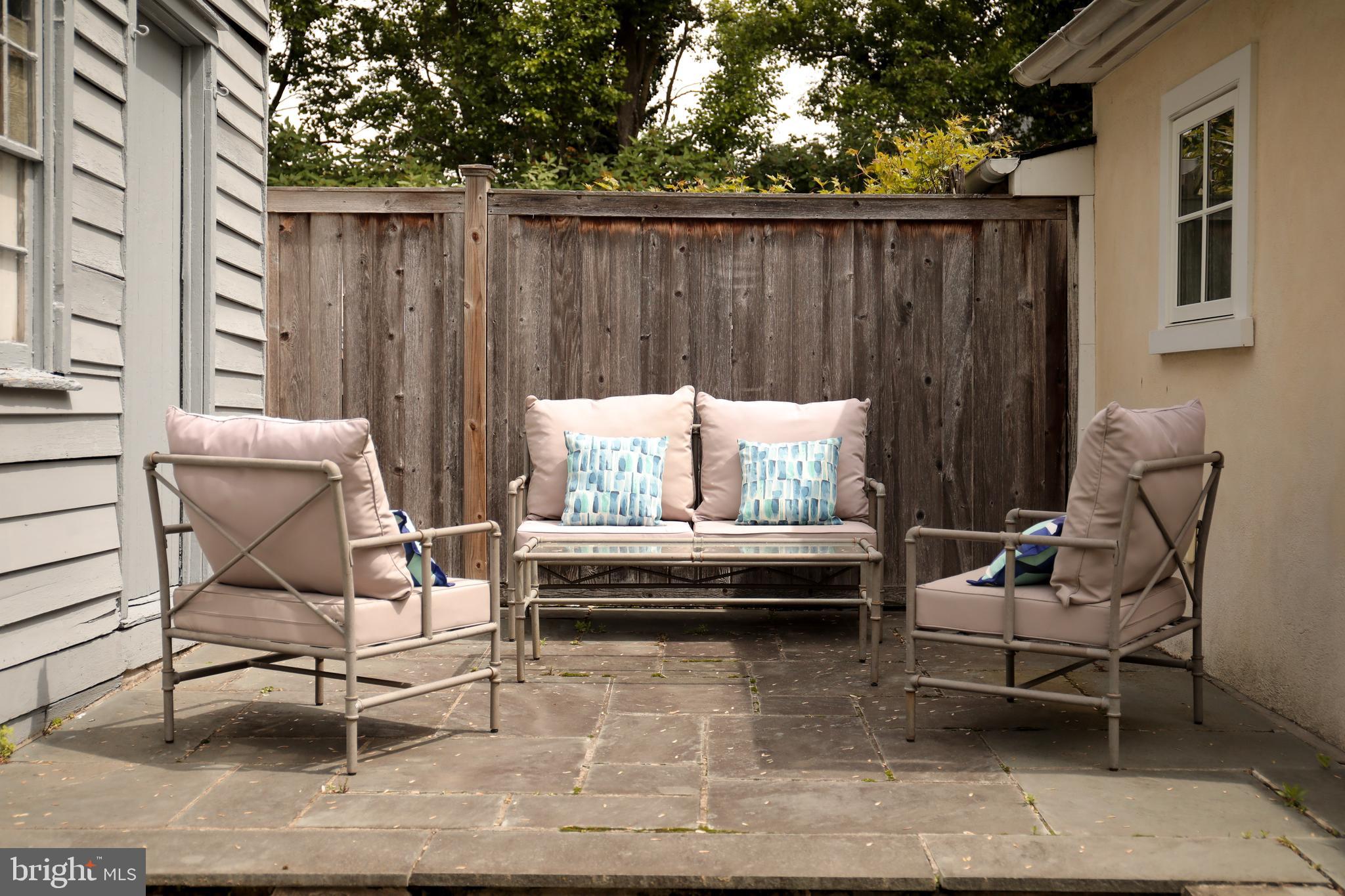 CHESTNUT HILL - Residential