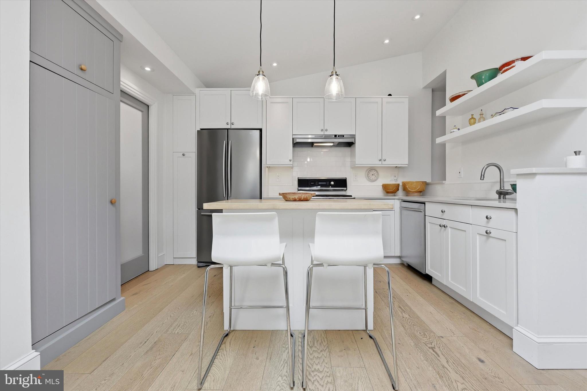 CHESTNUT HILL - Residential