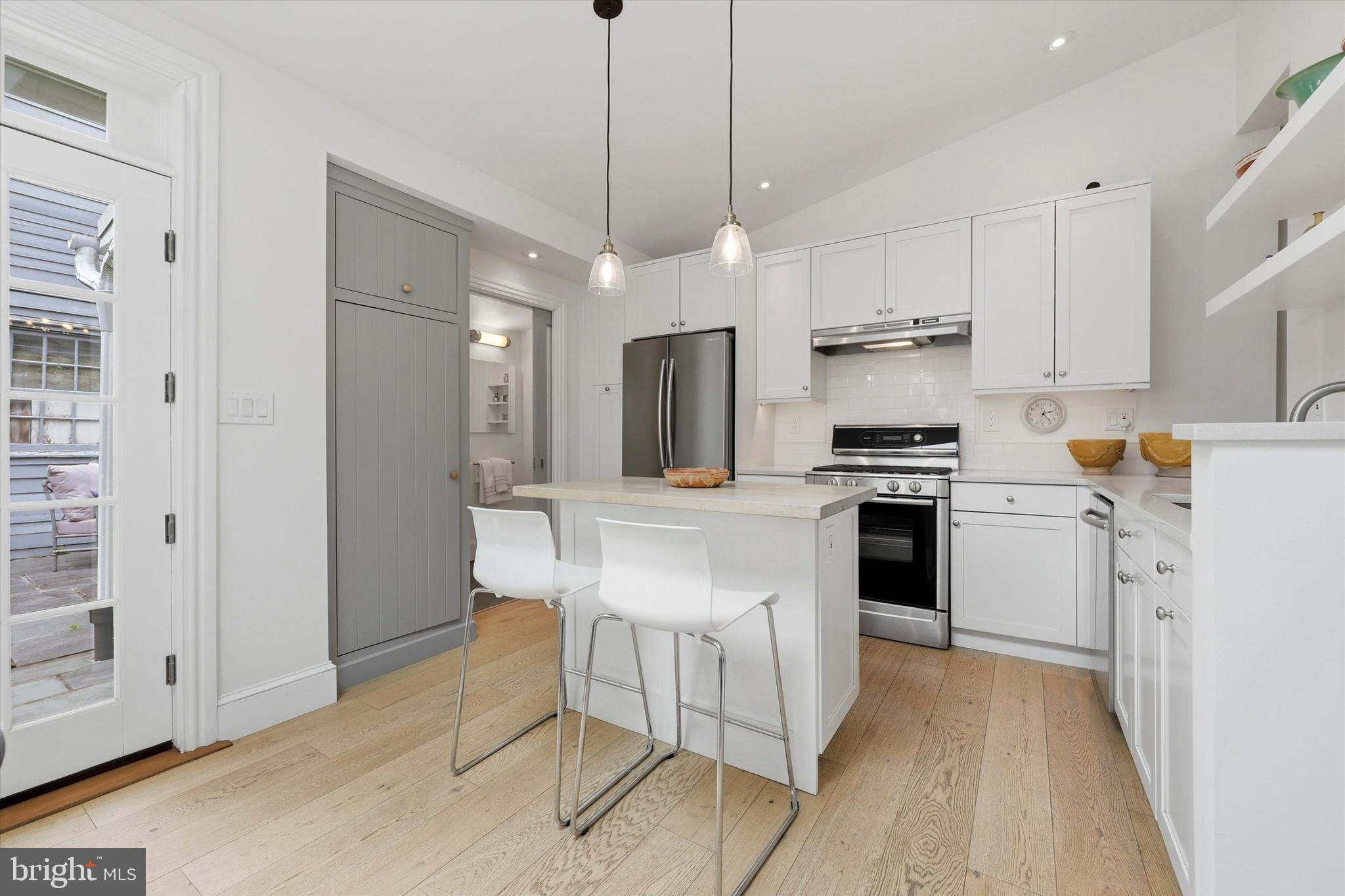 CHESTNUT HILL - Residential