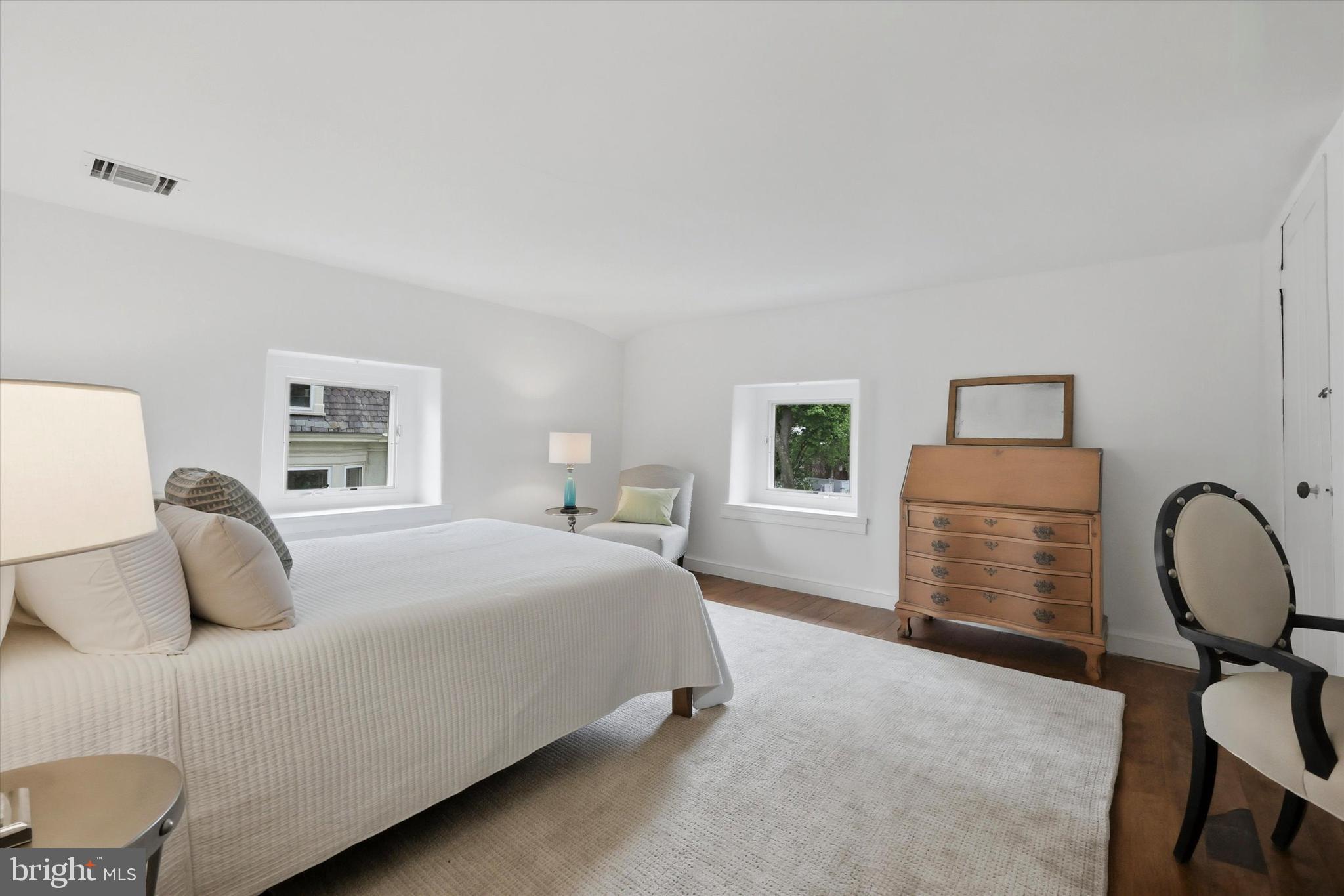 CHESTNUT HILL - Residential