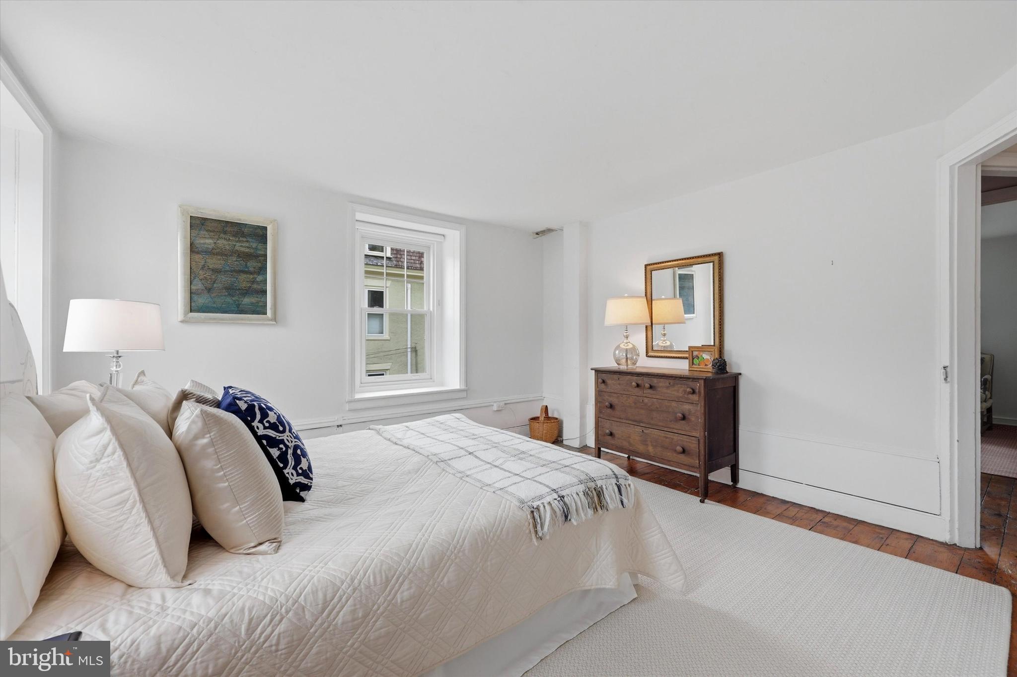 CHESTNUT HILL - Residential