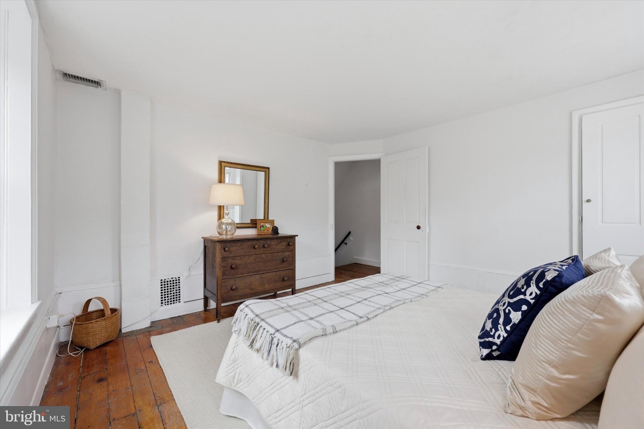 CHESTNUT HILL - Residential
