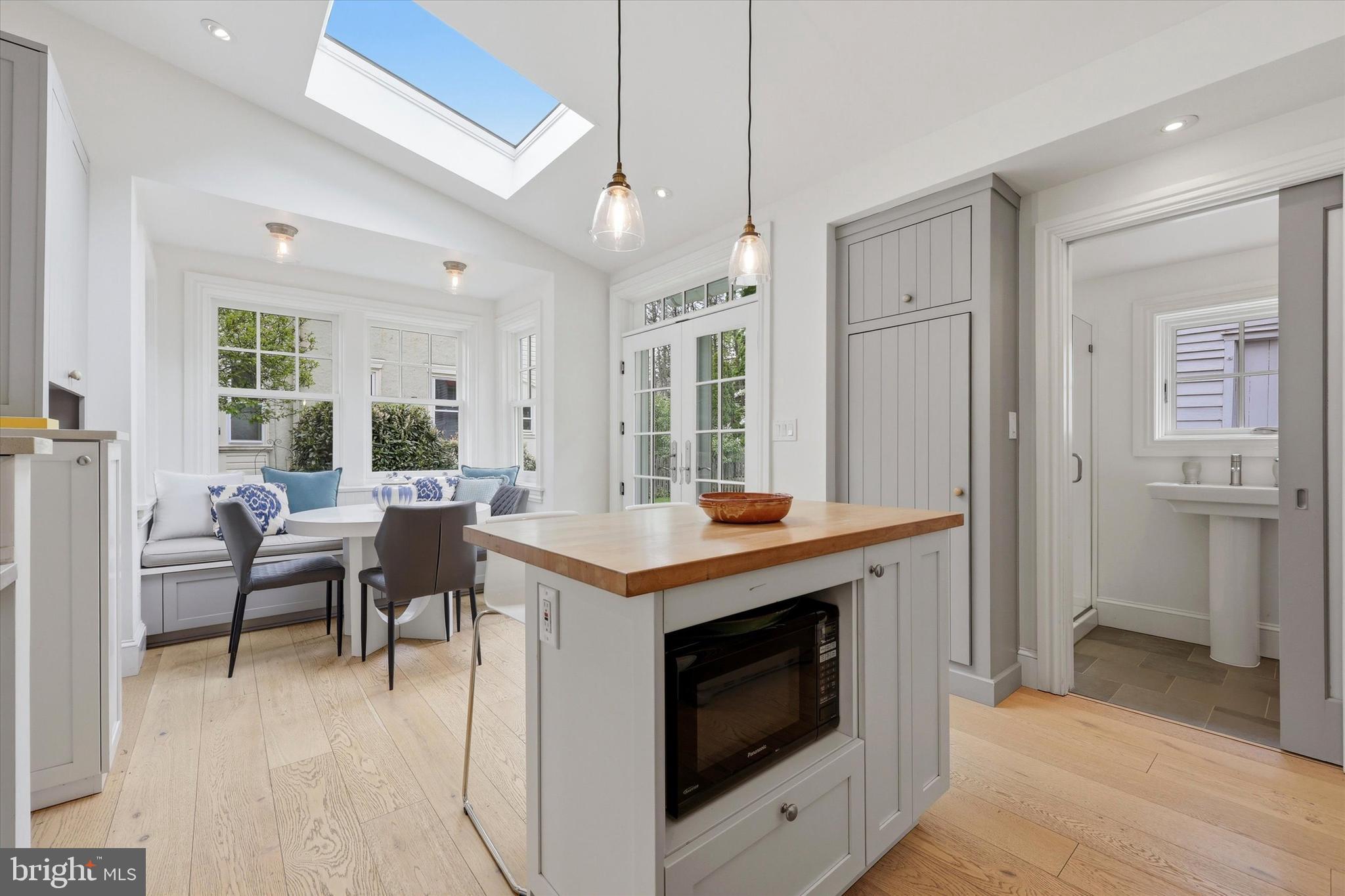 CHESTNUT HILL - Residential