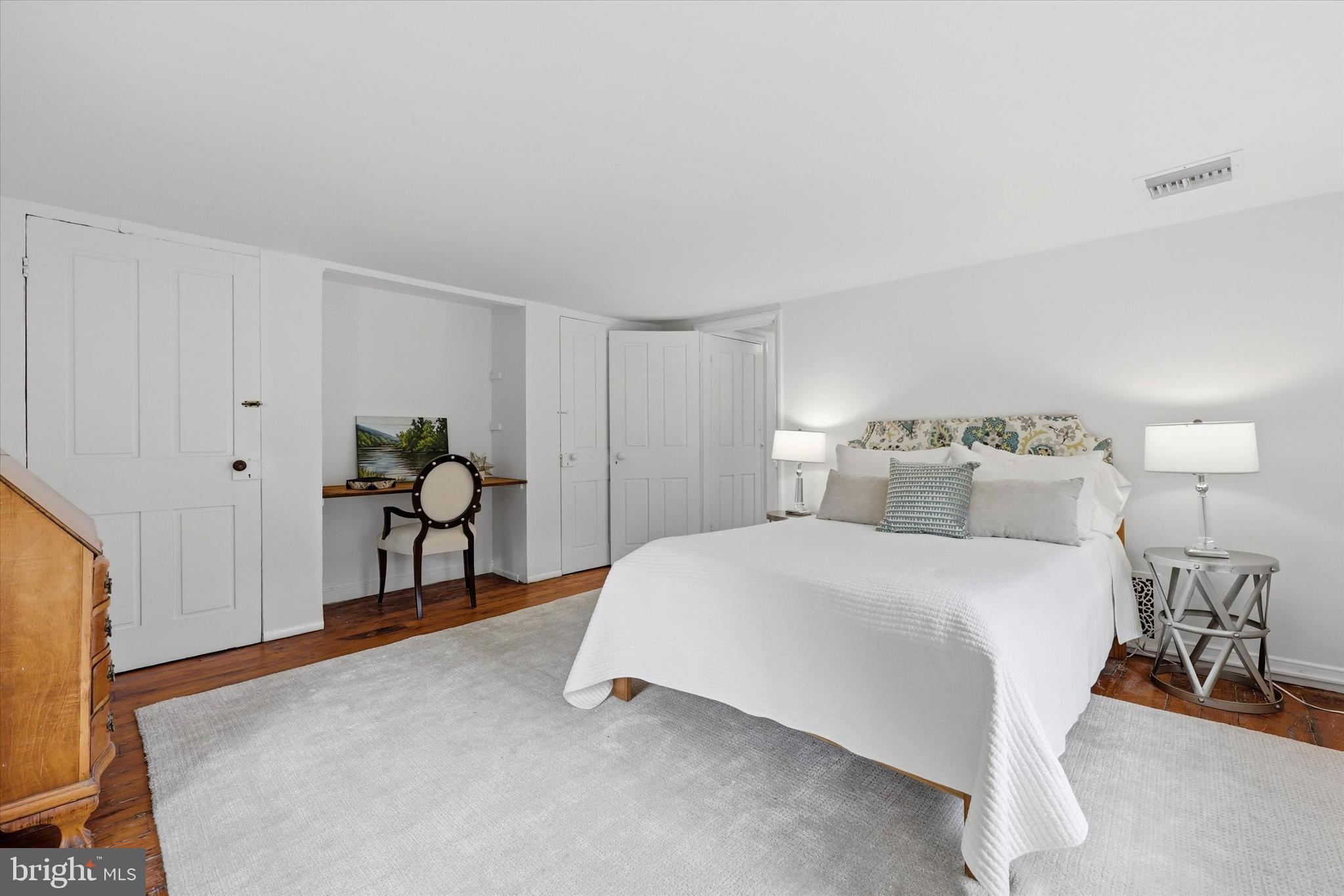 CHESTNUT HILL - Residential