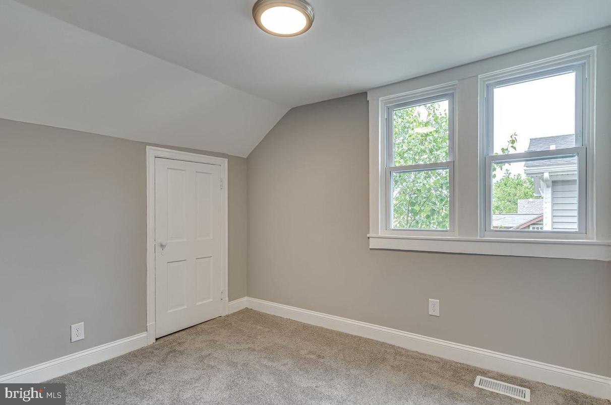 MT RAINIER - Residential Lease