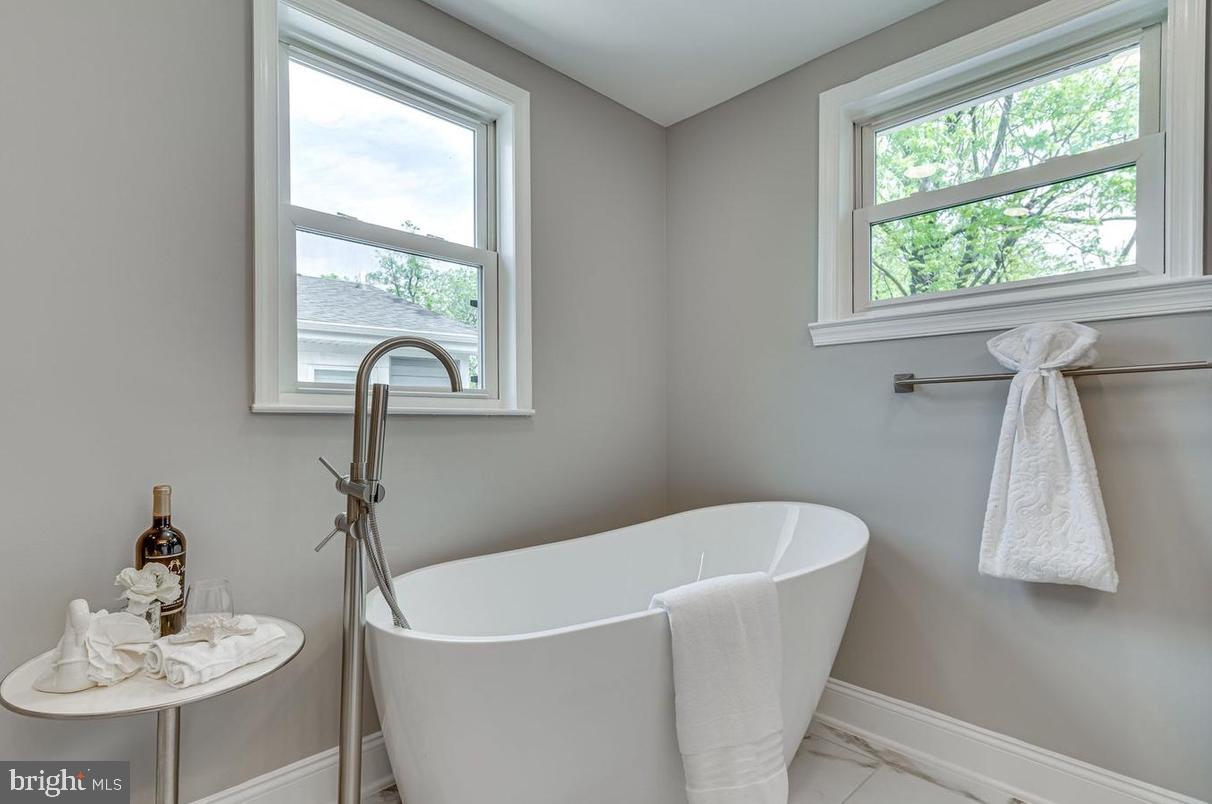 MT RAINIER - Residential Lease