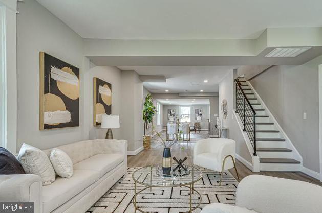 MT RAINIER - Residential Lease