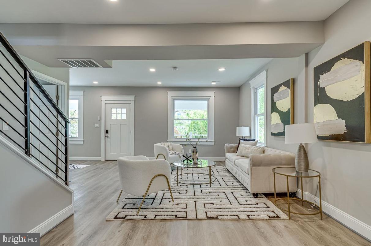 MT RAINIER - Residential Lease