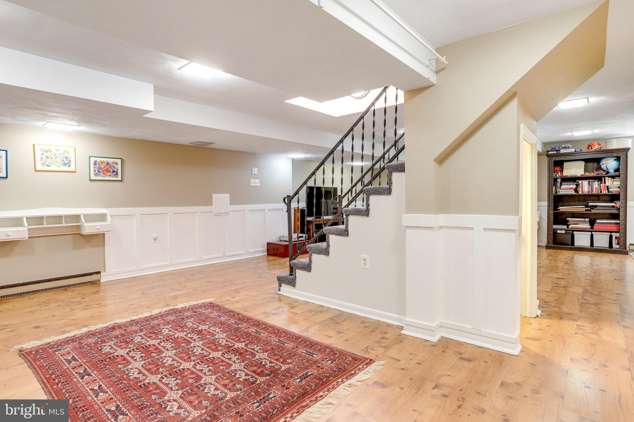 MOORE AND KEITH - Residential Lease