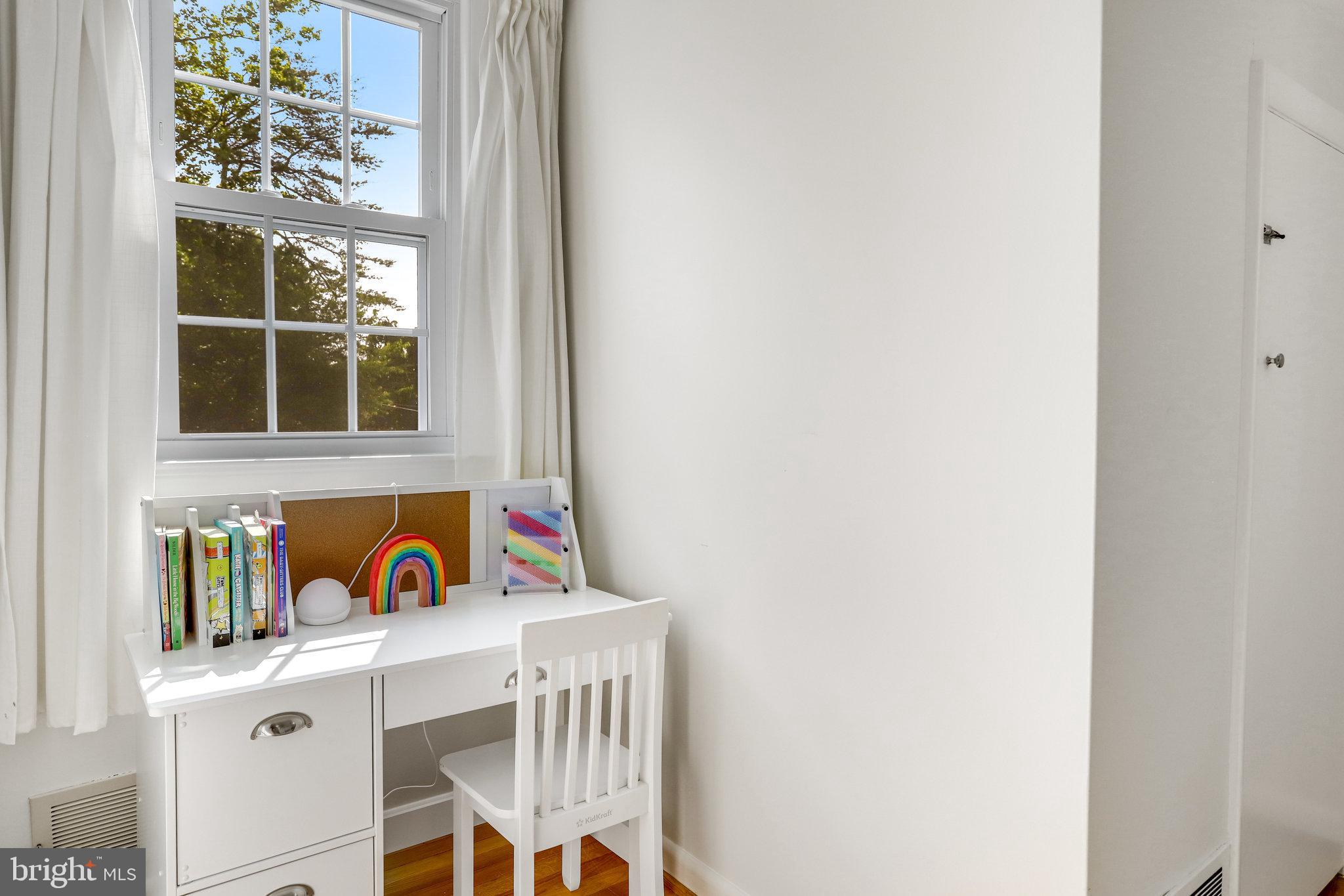 MOORE AND KEITH - Residential Lease