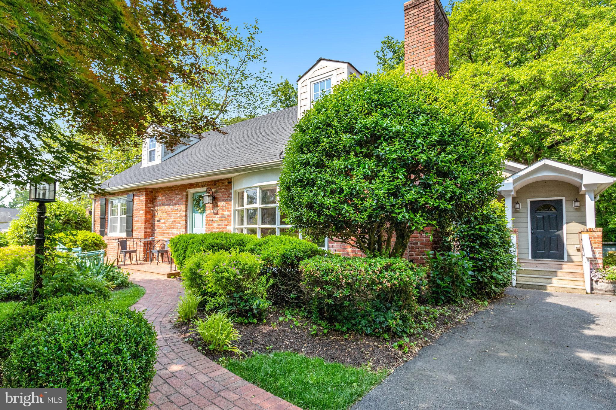 MOORE AND KEITH - Residential Lease