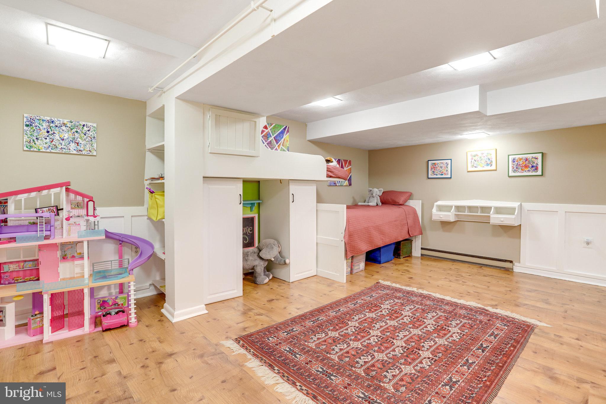 MOORE AND KEITH - Residential Lease