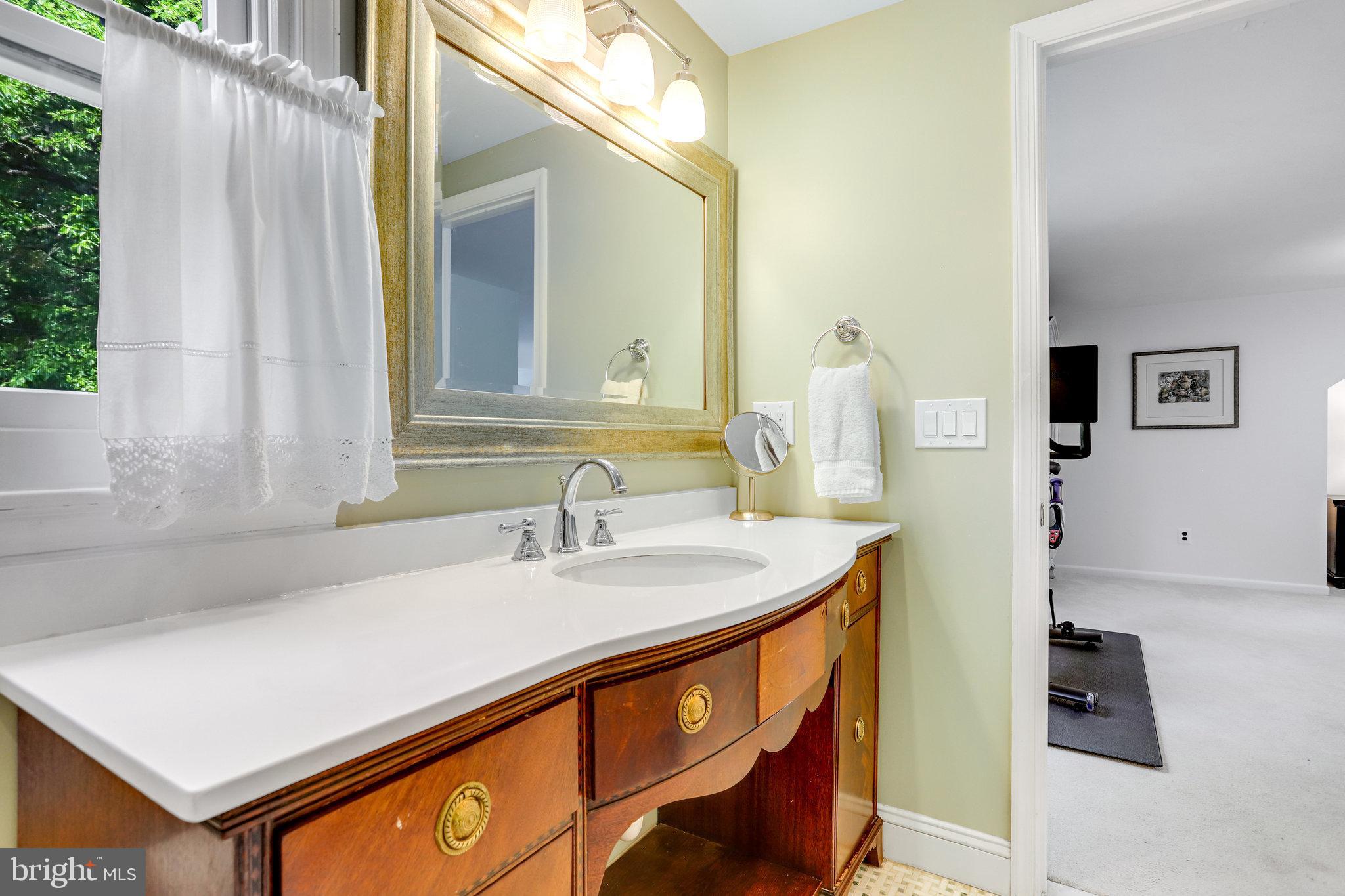 MOORE AND KEITH - Residential Lease