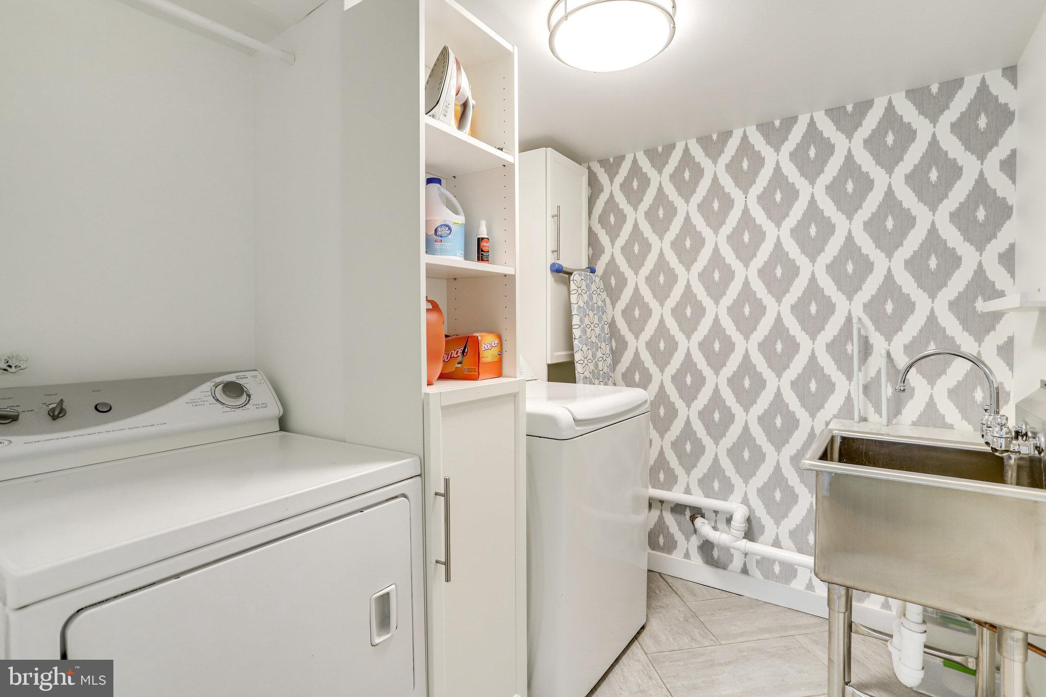 MOORE AND KEITH - Residential Lease