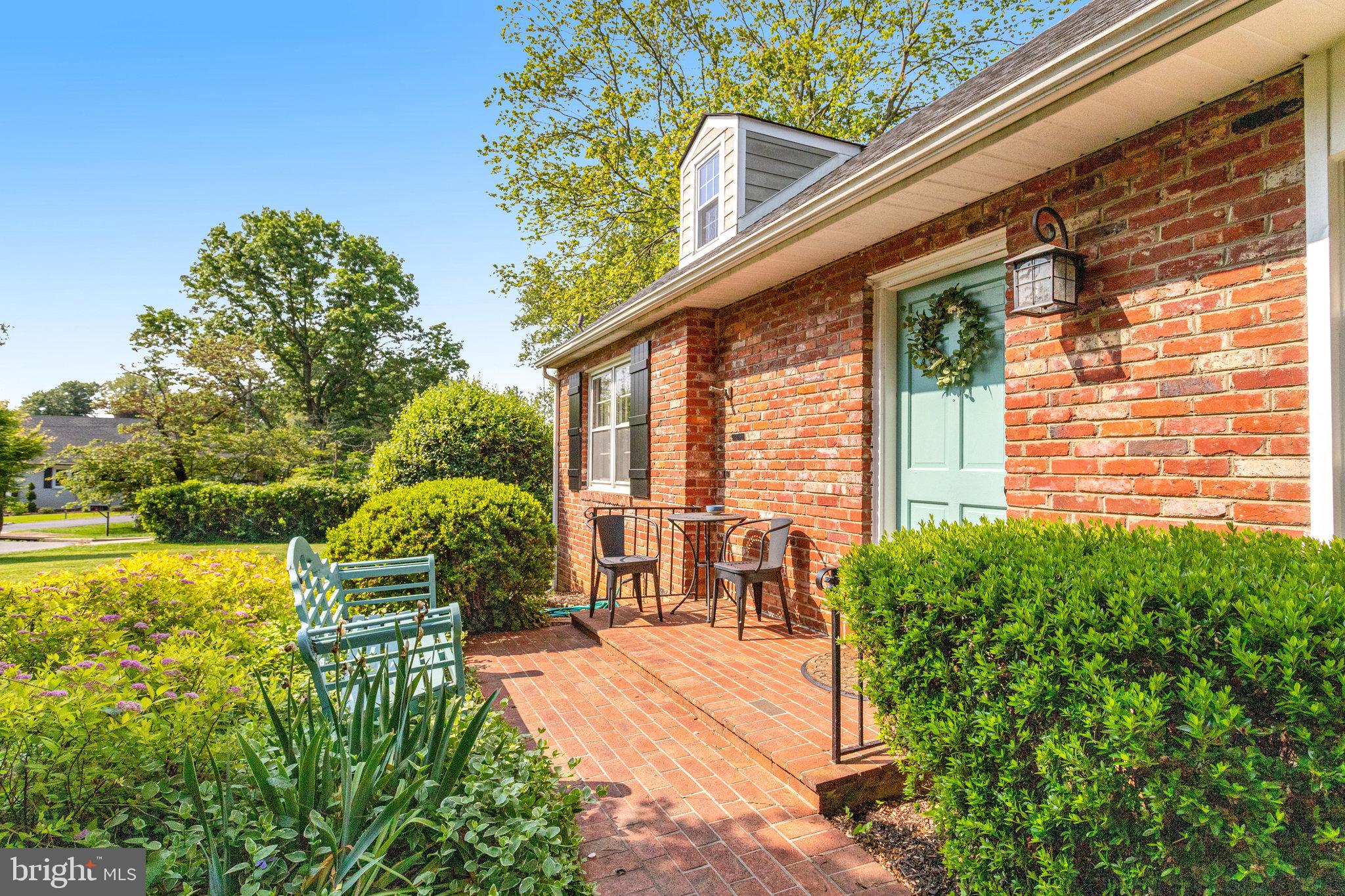 MOORE AND KEITH - Residential Lease