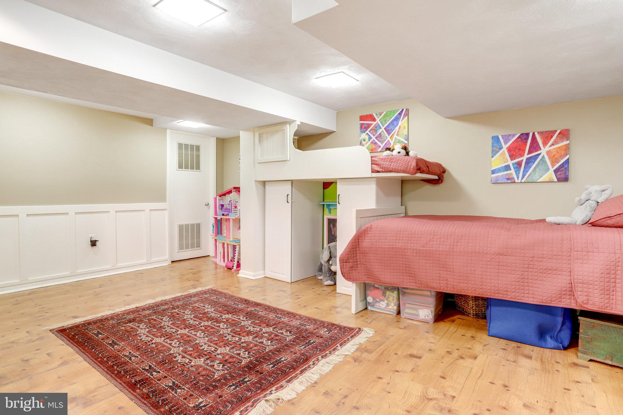 MOORE AND KEITH - Residential Lease