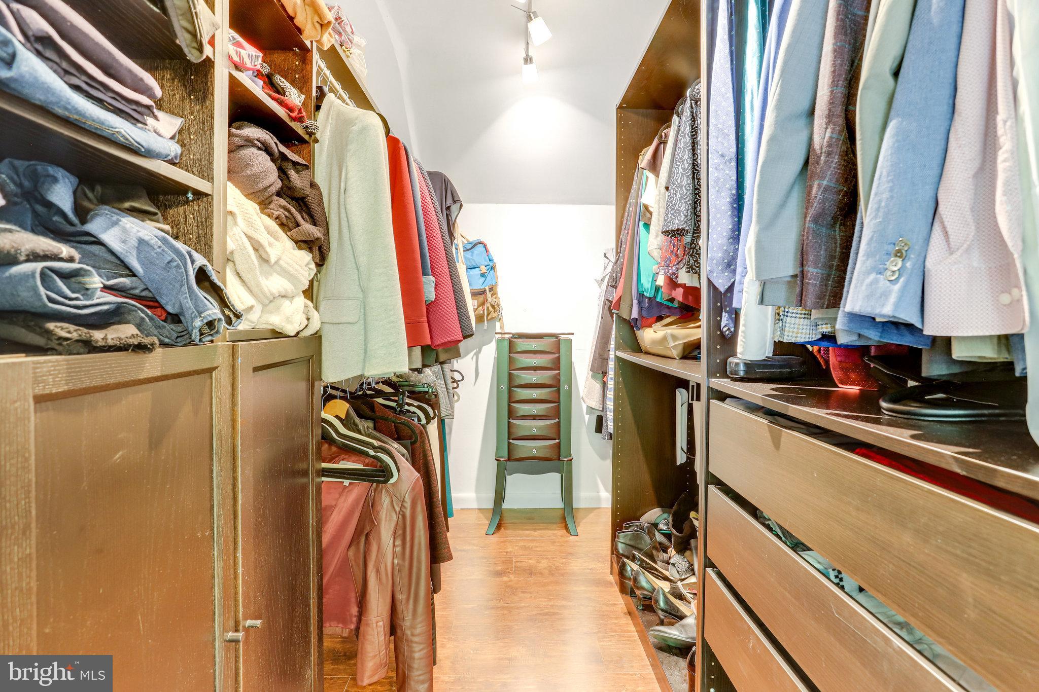 MOORE AND KEITH - Residential Lease