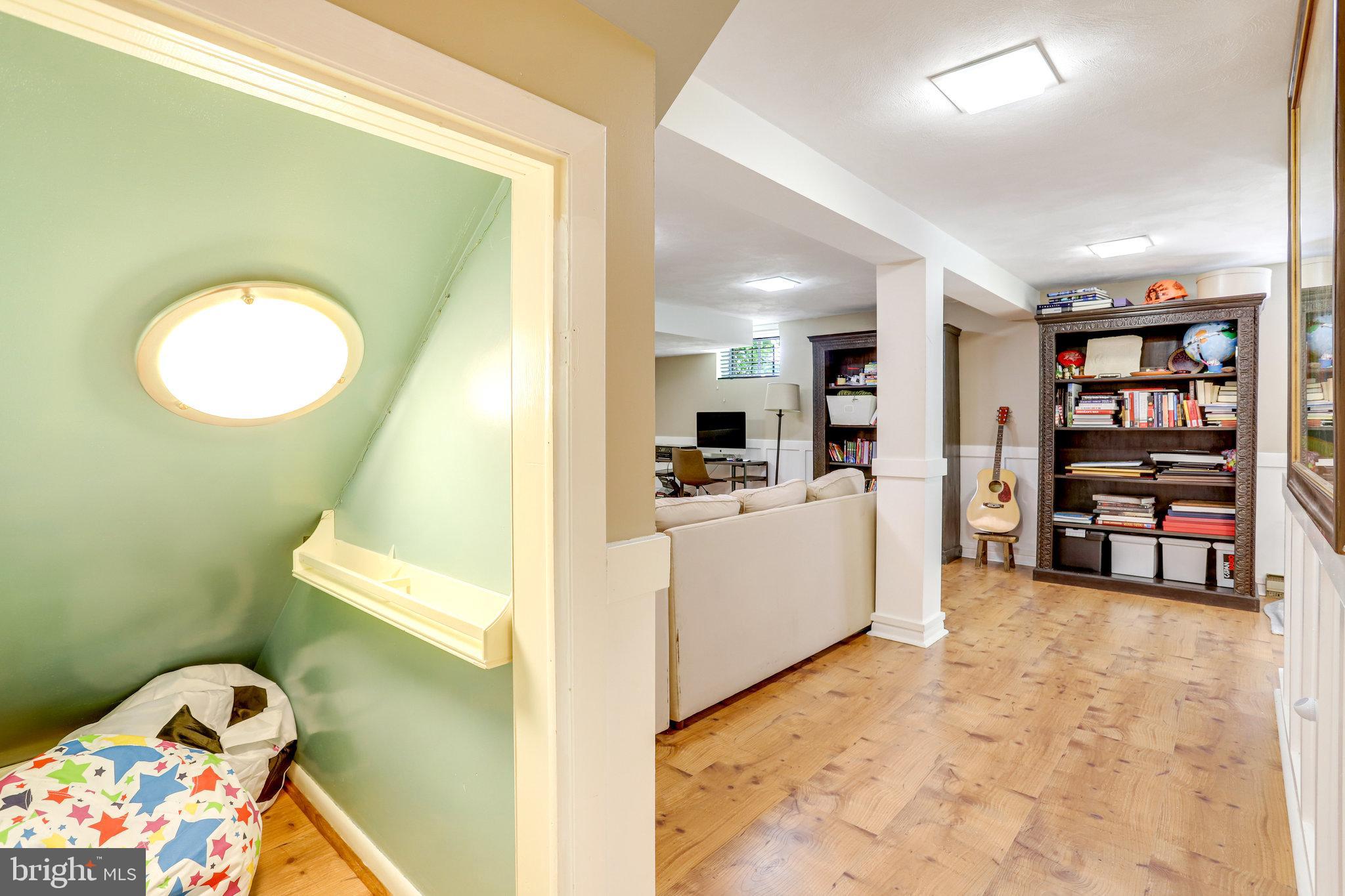 MOORE AND KEITH - Residential Lease