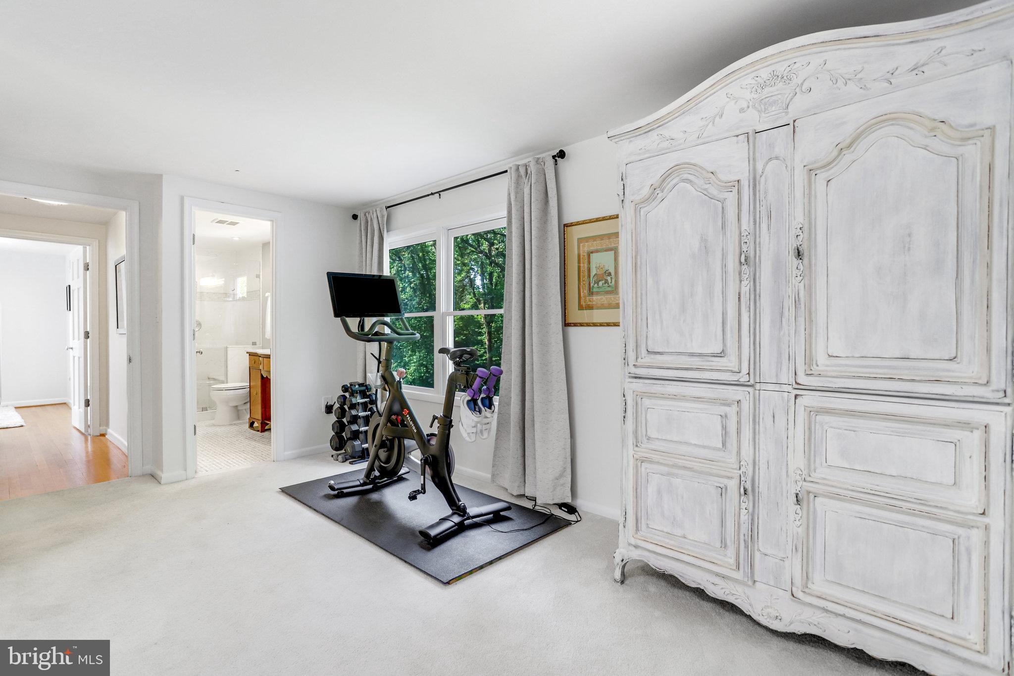 MOORE AND KEITH - Residential Lease