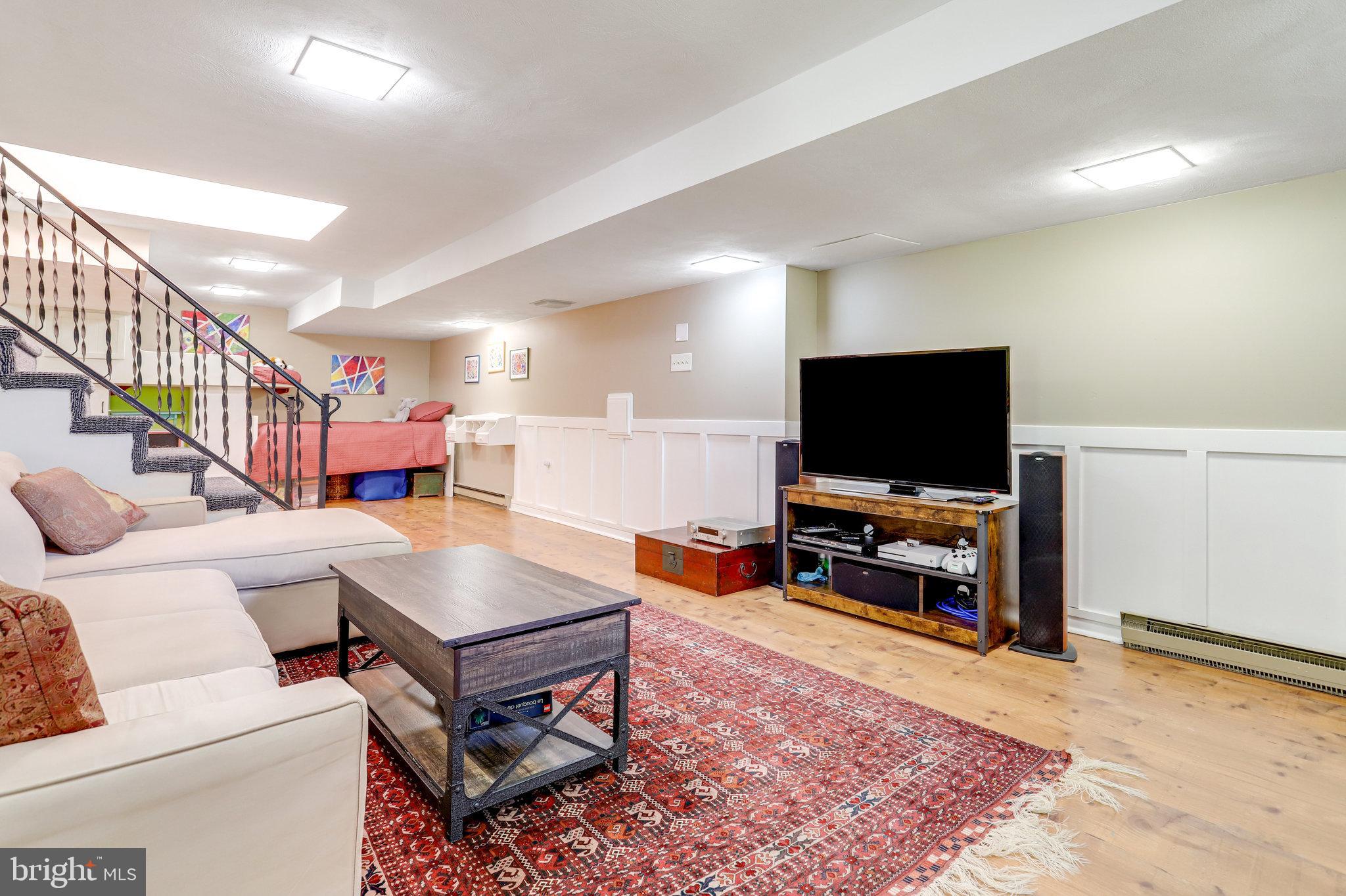 MOORE AND KEITH - Residential Lease