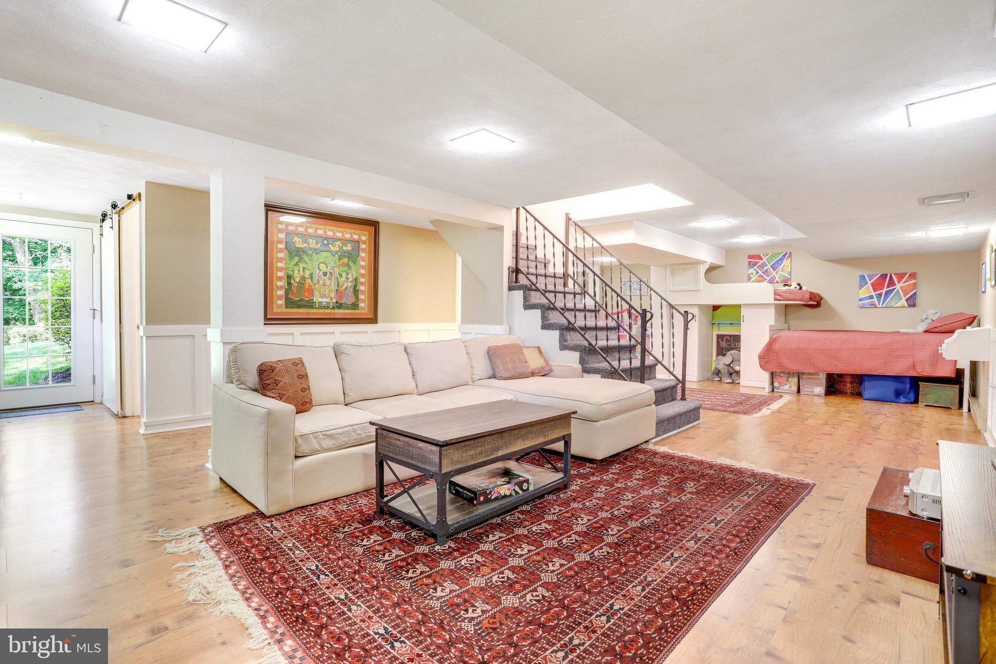 MOORE AND KEITH - Residential Lease