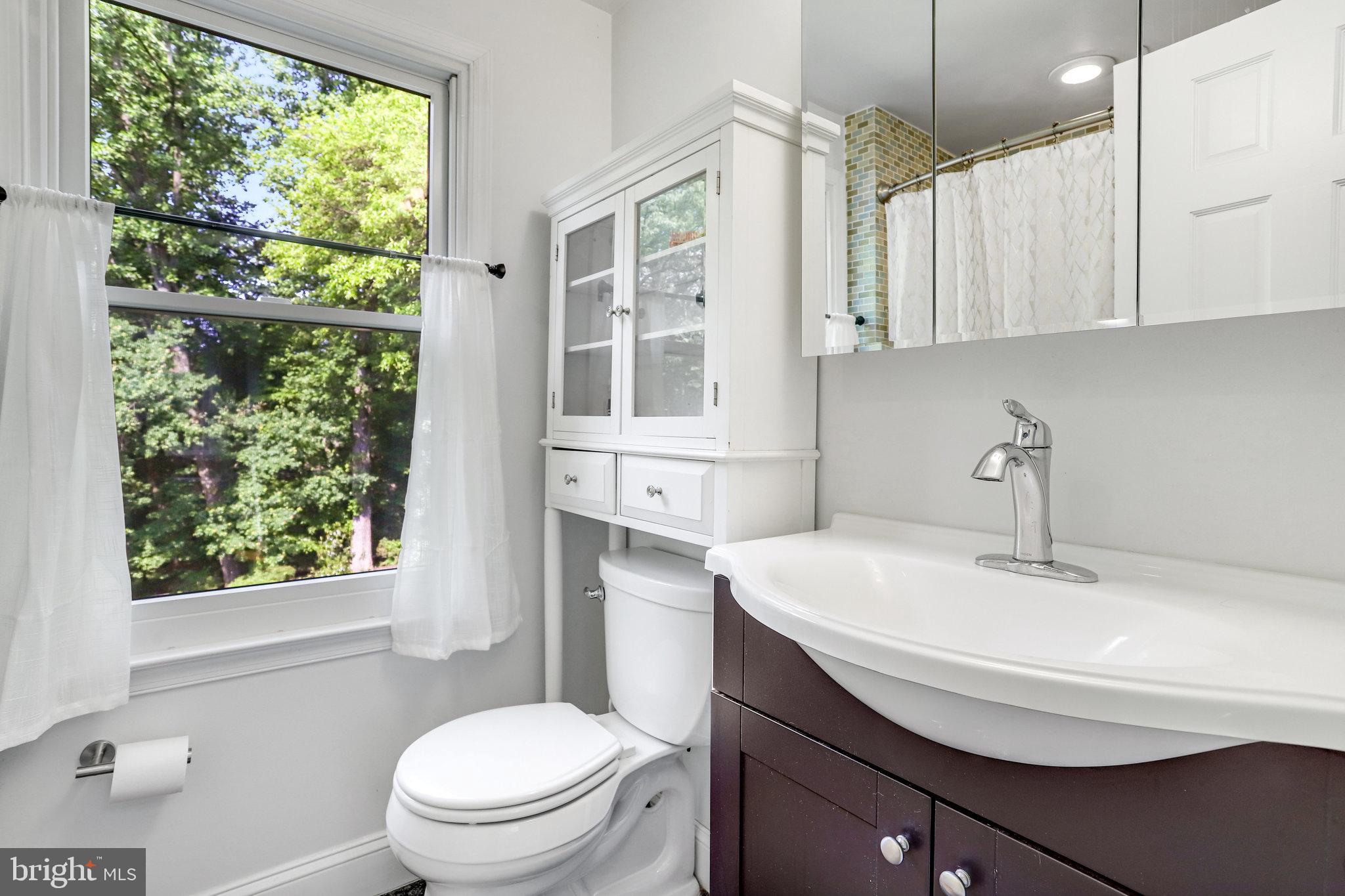 MOORE AND KEITH - Residential Lease