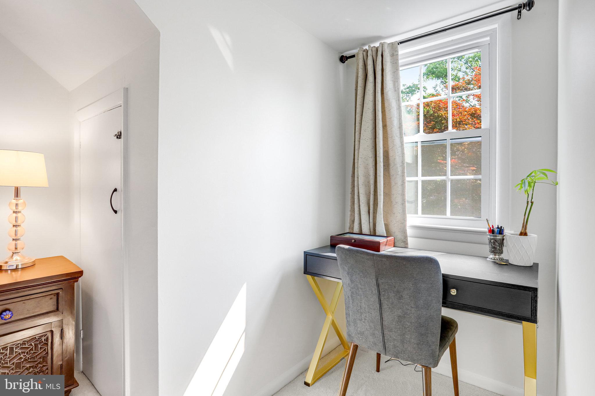 MOORE AND KEITH - Residential Lease