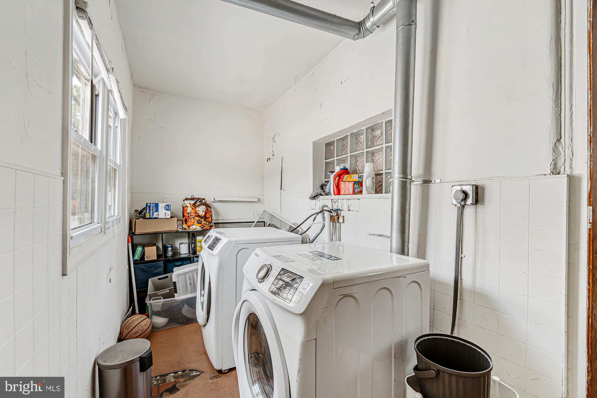 UNIVERSITY CITY - Residential Lease