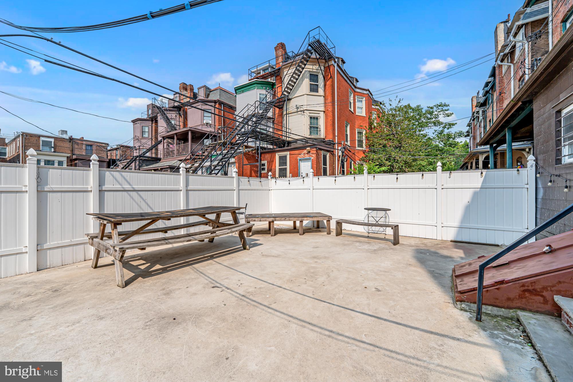 UNIVERSITY CITY - Residential Lease