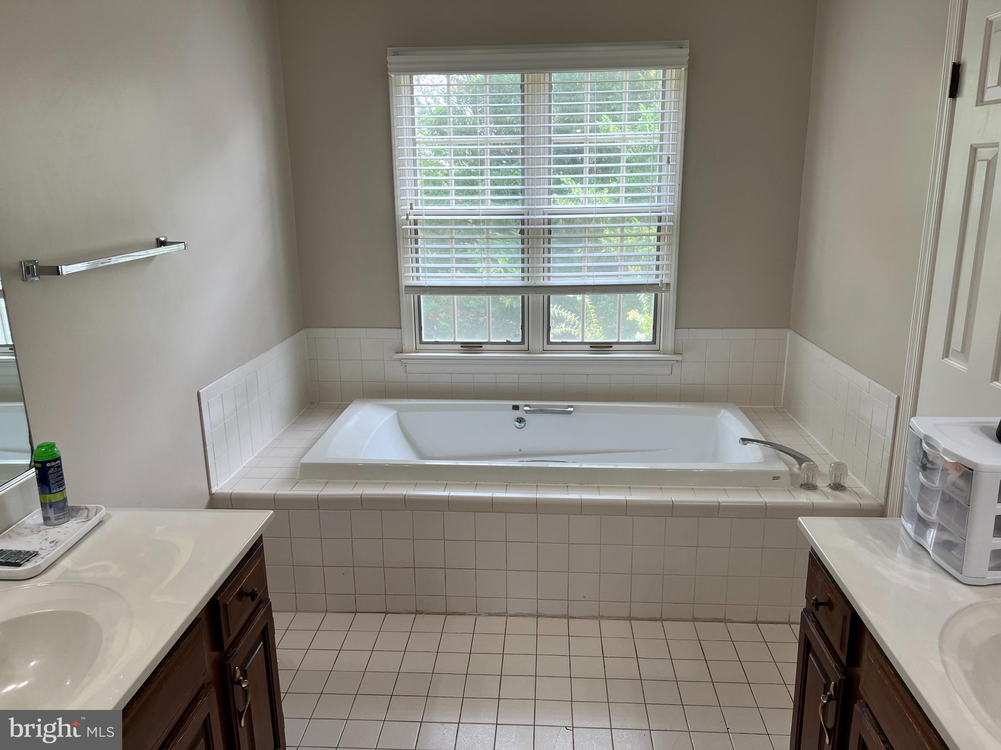 HAMPTON OAKS - Residential