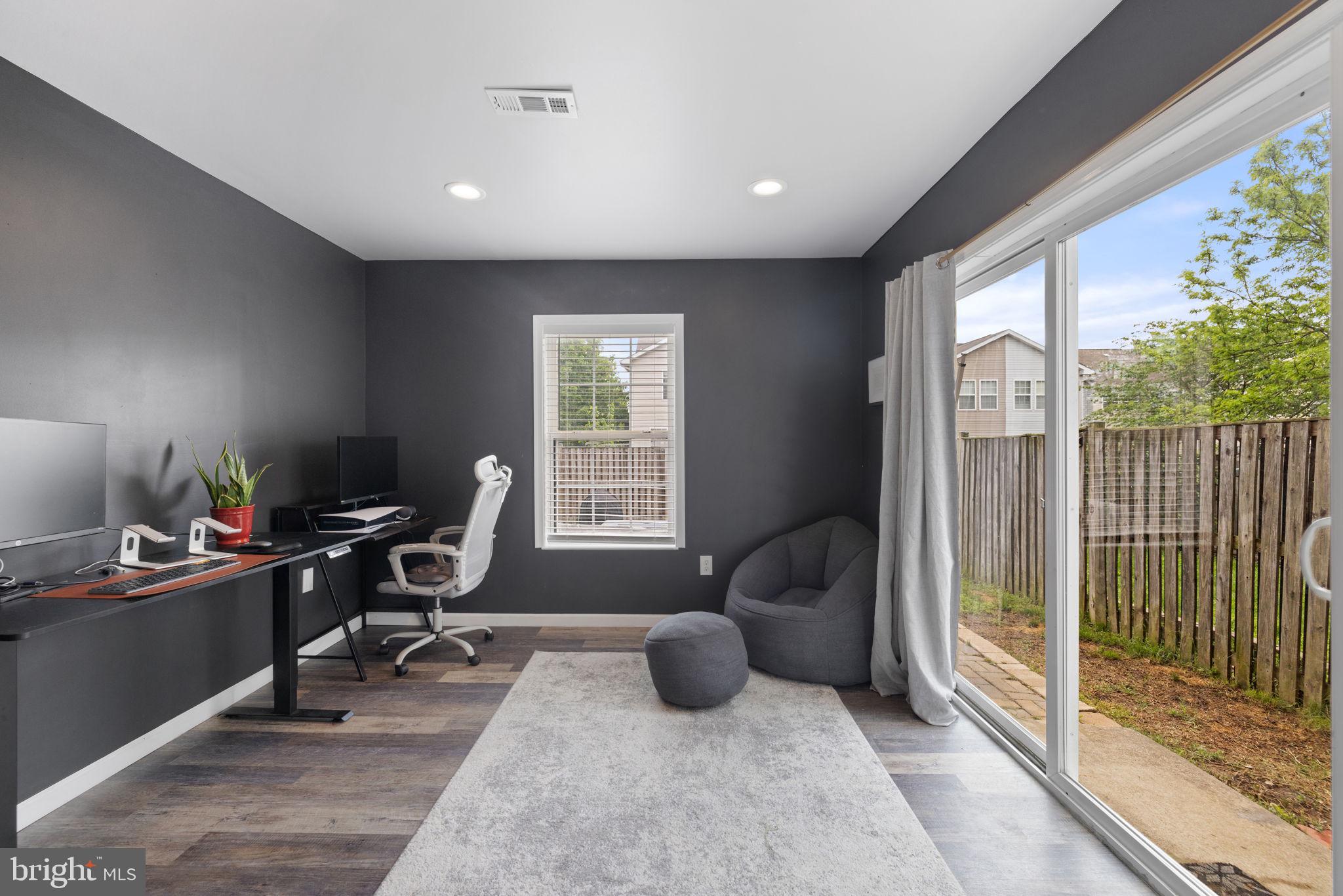 COUNTY GREEN - Residential