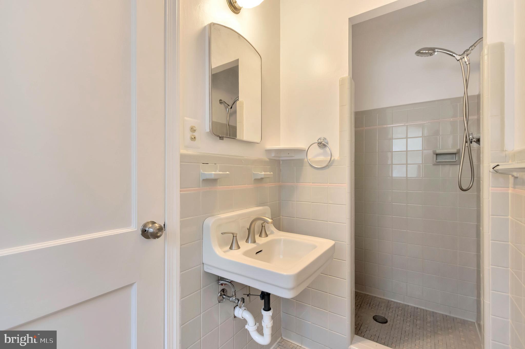 MADISON MANOR - Residential Lease