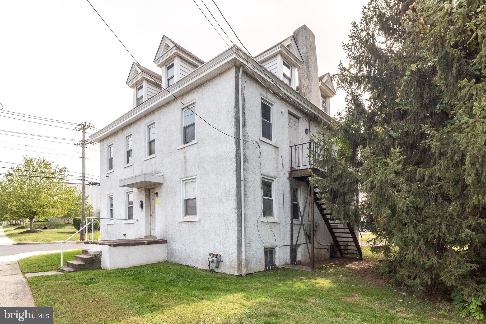 900 W EIGHTH