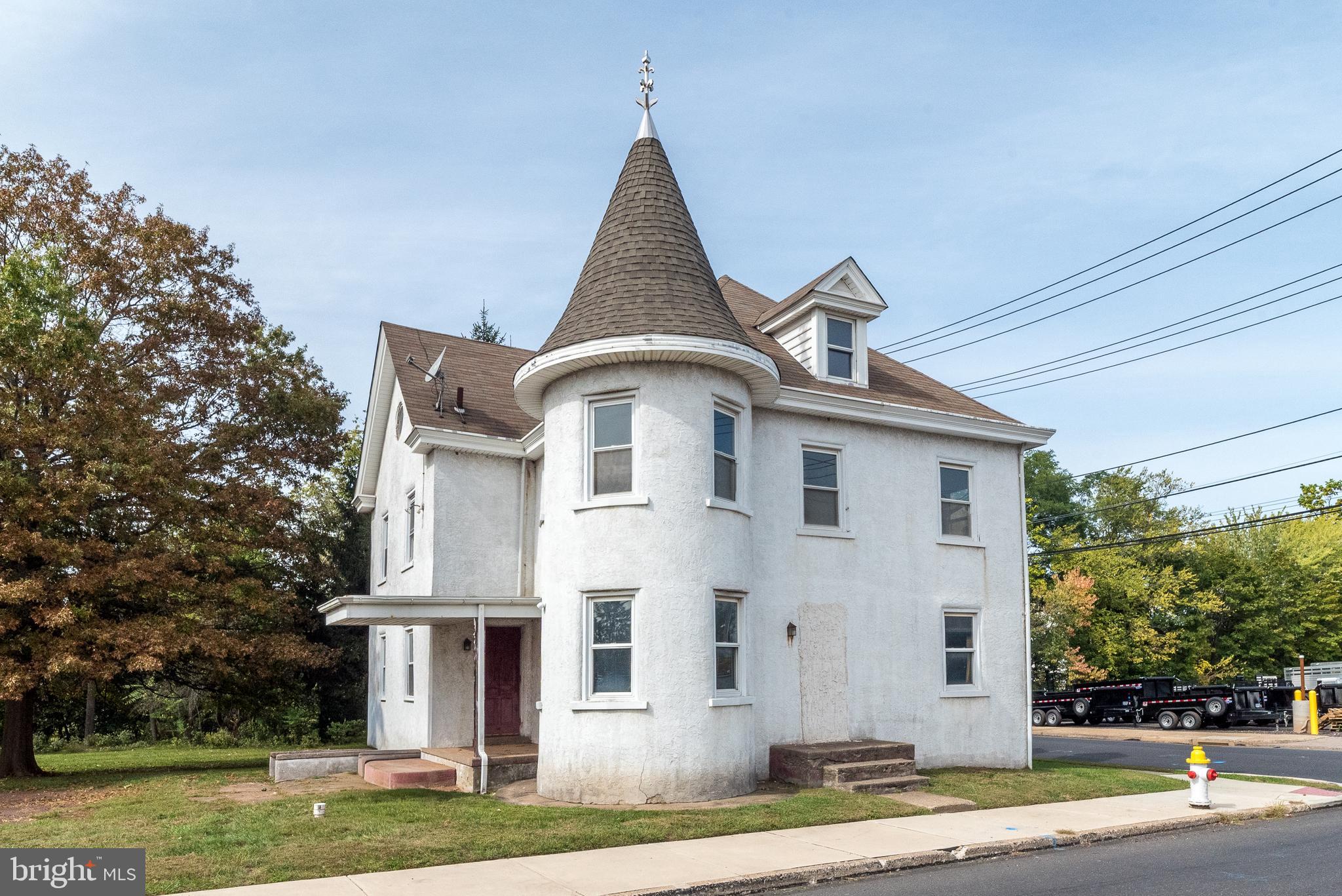 900 W EIGHTH