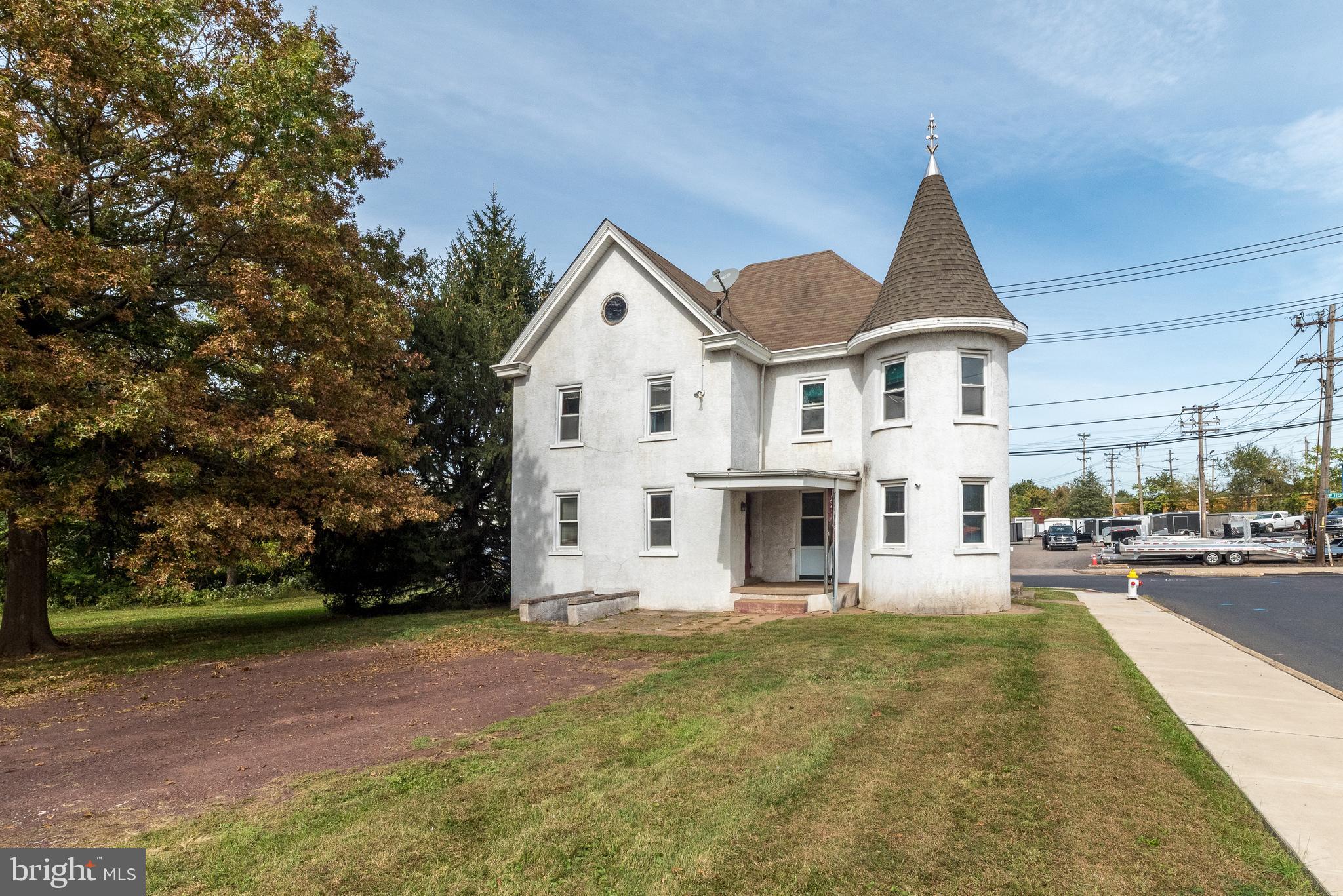 900 W EIGHTH