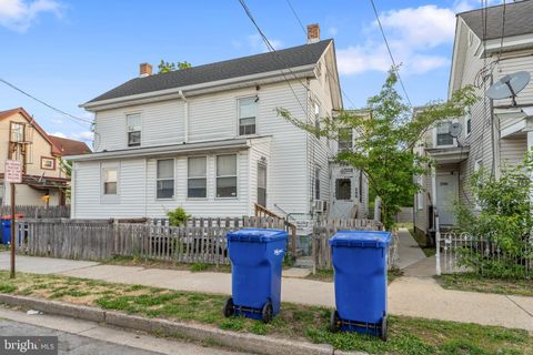 Townhouse For Sale - 206 E Oak St E St<br/> MILLVILLE, NJ 08332