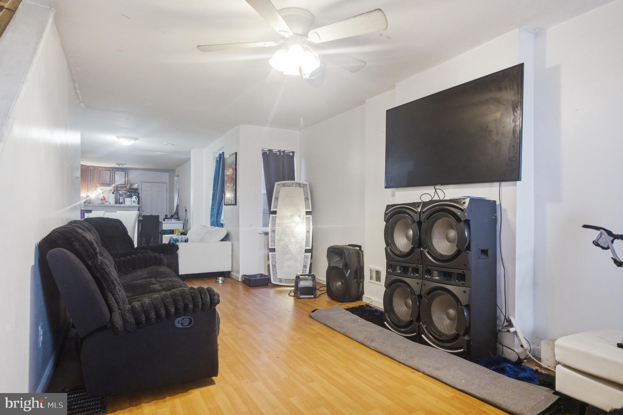 5153 W COLUMBIA AVENUE