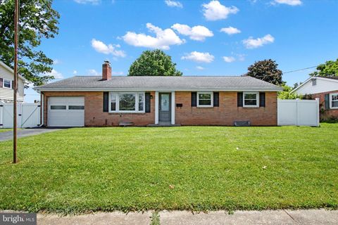 Photo of 433 S 6th Street, Denver, PA 17517 (MLS # PALA2051910)