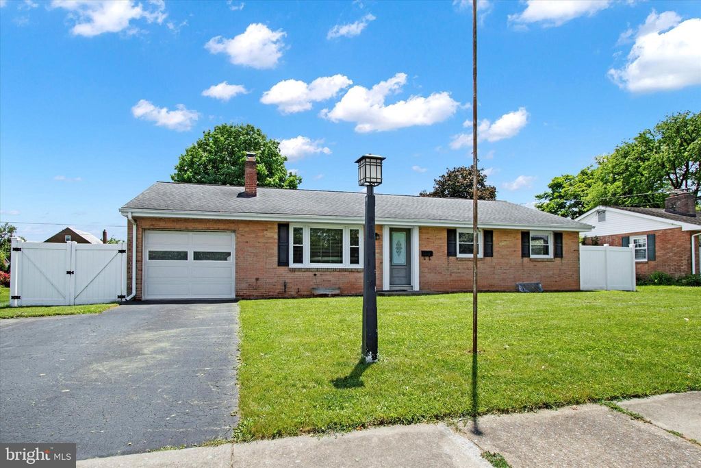 Photo of 433 S 6th Street, Denver, PA 17517 (MLS # PALA2051910)