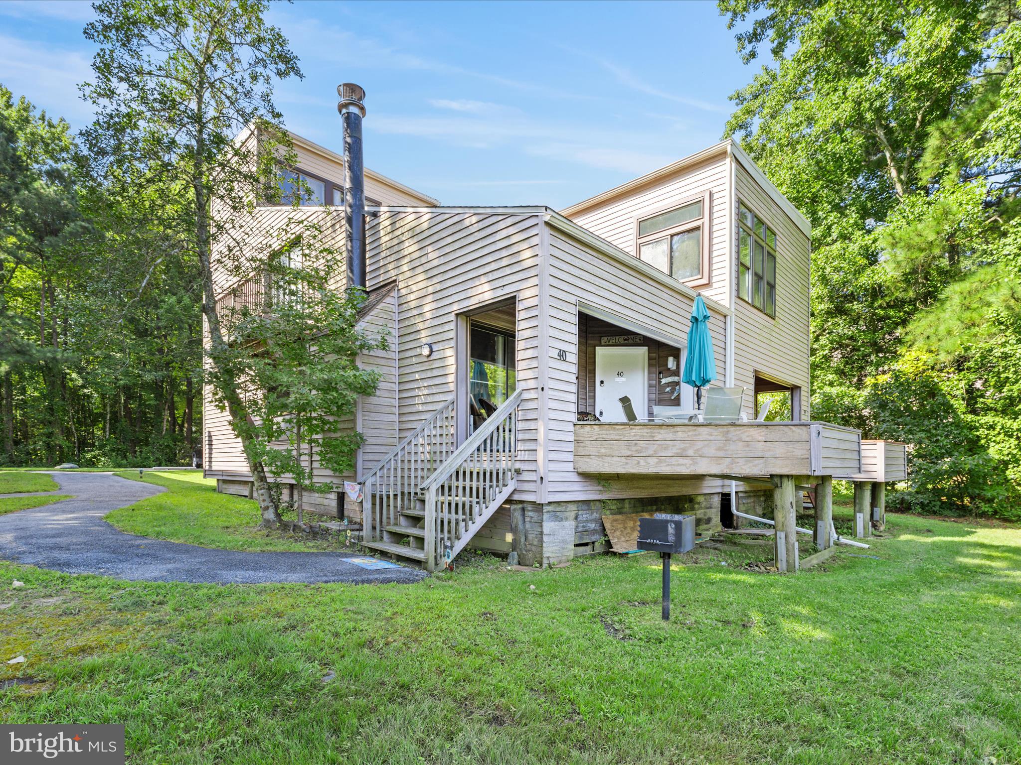Welcome to Borderlinks! This renovated 3-bedroom, 2-bathroom is a fabulous find in Ocean Pines. Situated right at the edge of the golf course, the tasteful renovation is cozy and inviting. This unit offers versatility with bedrooms on each of the 3 floors, and could be used as a primary home, a restorative getaway second home, or a fantastic rental. The Ocean Pines community provides endless entertainment with the golf course, Beach Club, indoor pool, outdoor pool, parks, trails, marina, restaurants, shopping and more. And of course you are just a hop, skip, and a jump to Ocean City and the Delaware beaches. Don't miss your opportunity. Schedule a private showing today!