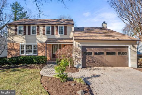 Photo of 2010 Freedom Lane, FALLS CHURCH, VA 22043 (MLS # VAFX2277592)