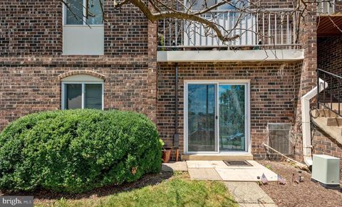 Photo of 121 N Fillmore Avenue #1, STERLING, VA 20164 (MLS # VALO2119416)