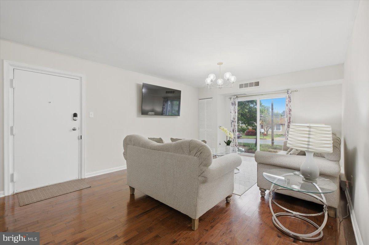 PEMBROOKE - Residential