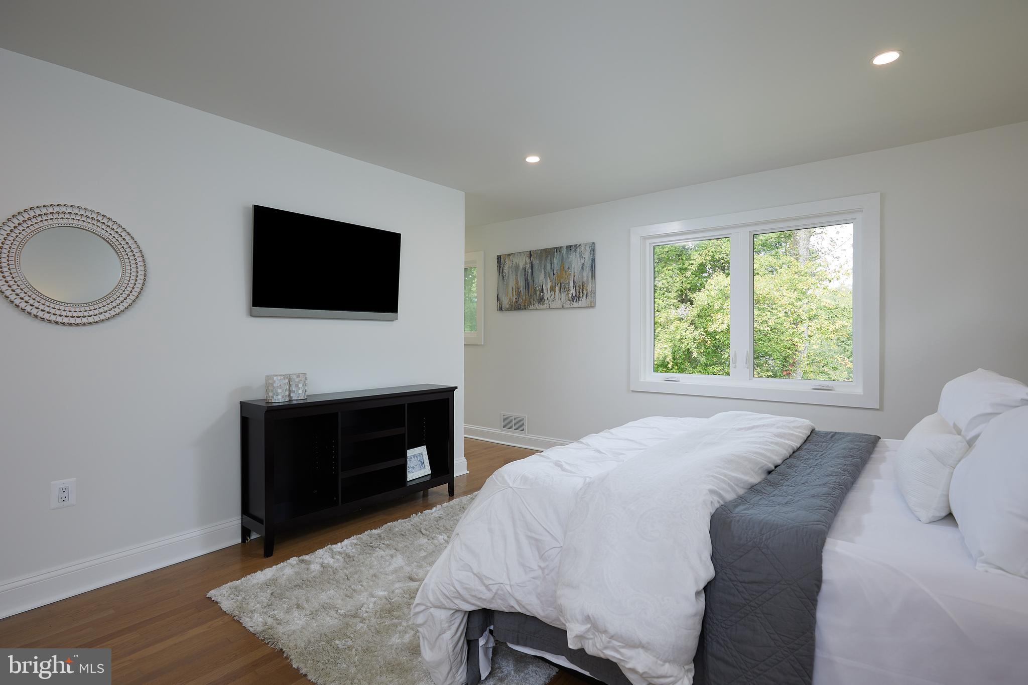 TULIP HILL - Residential