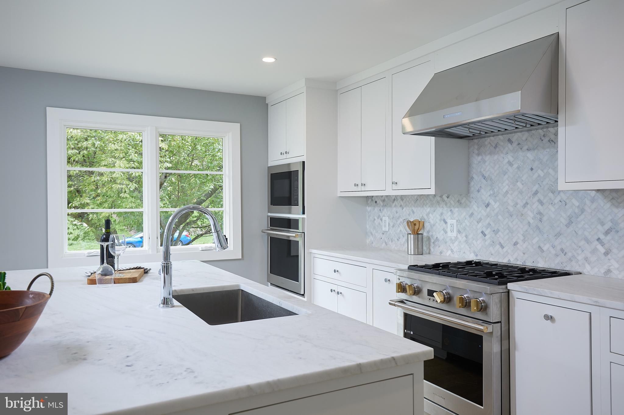 TULIP HILL - Residential