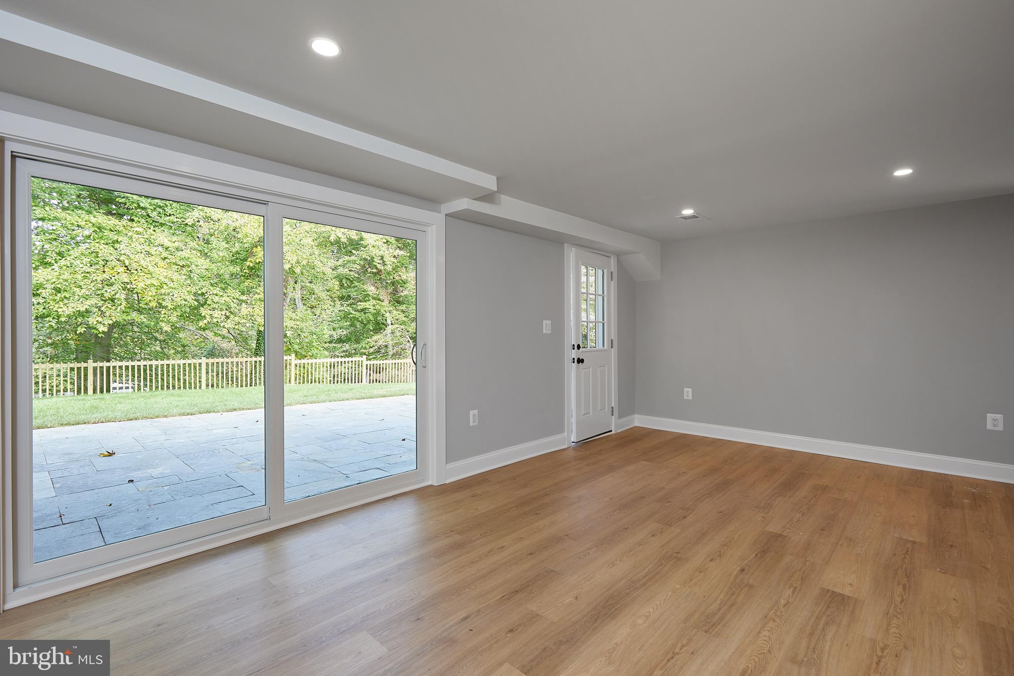 TULIP HILL - Residential