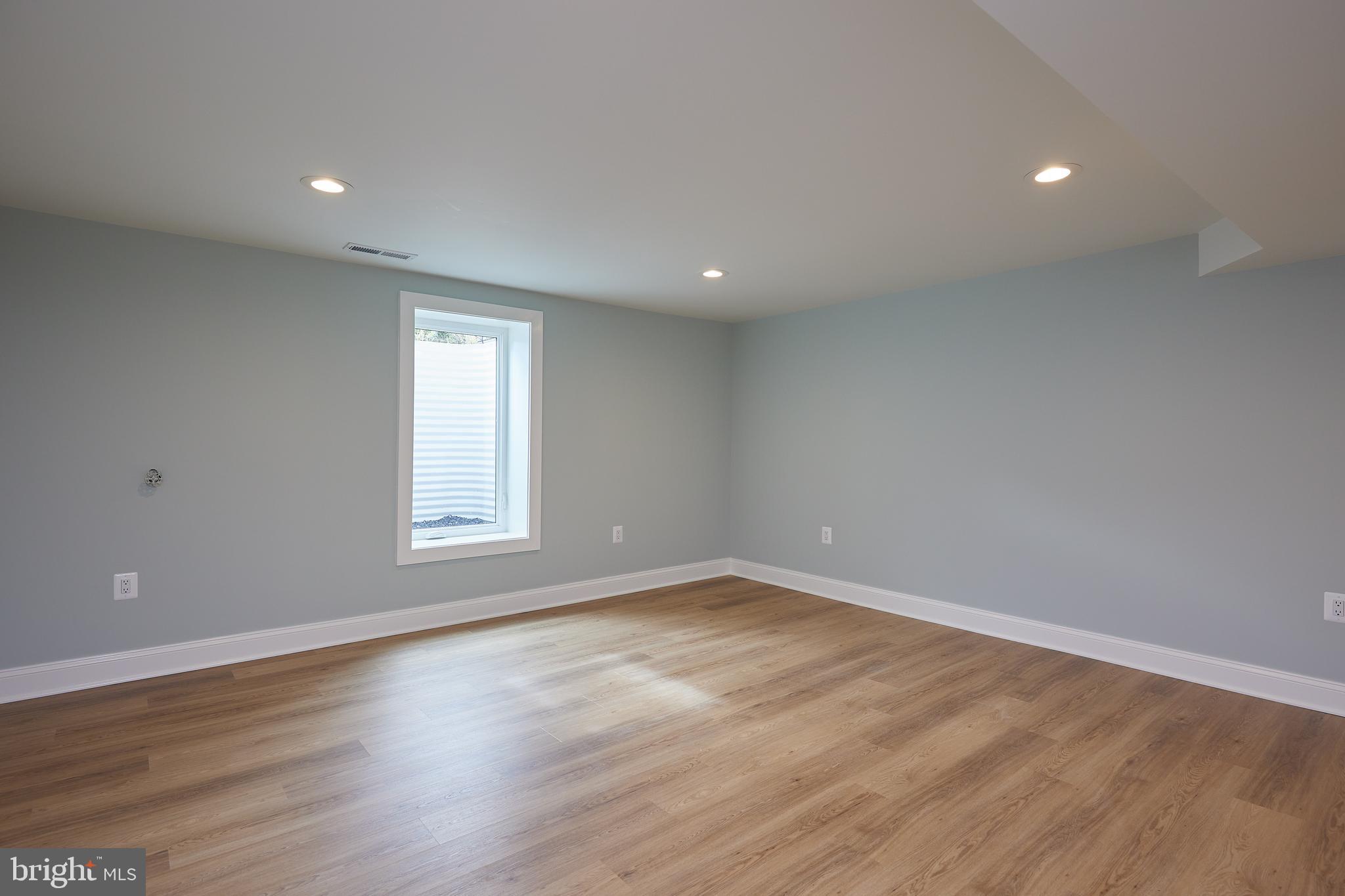 TULIP HILL - Residential