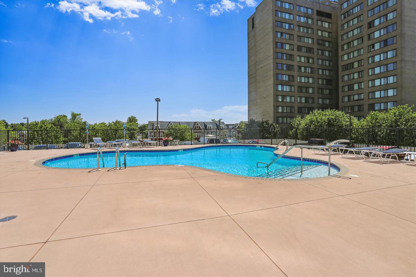 RIDGELY TOWSON CENTER - Residential